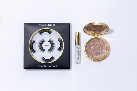 A lash kit with multi-pack lashes, empty compact, and lash glue. Perfect for creating stunning lash looks.