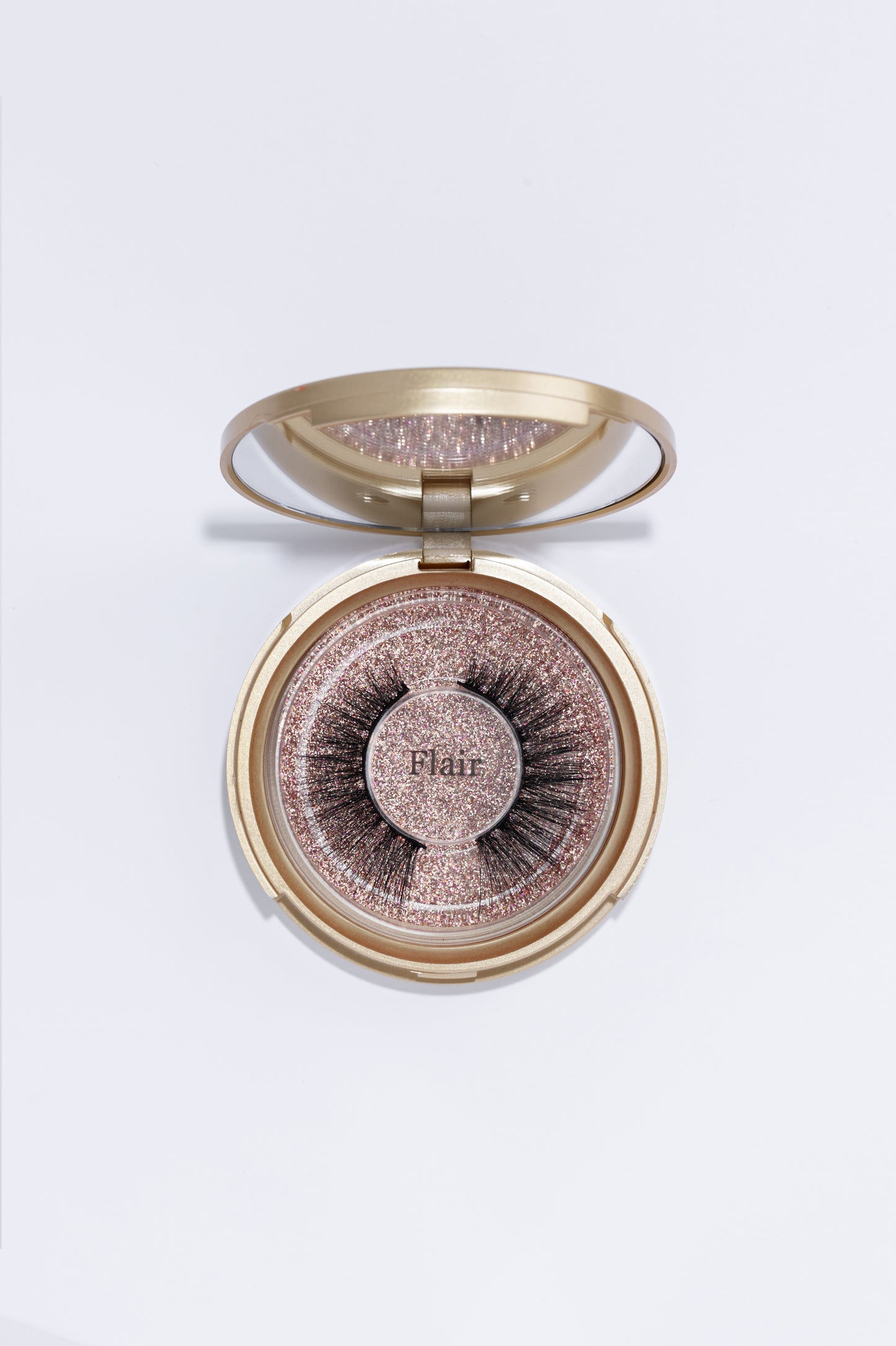 Classic gold Compact with lash style: Flair.