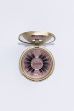 Load image into Gallery viewer, Classic gold Compact with lash style: Chaines. 
