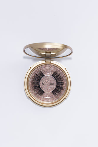 Classic gold Compact with lash style: Chassé. 