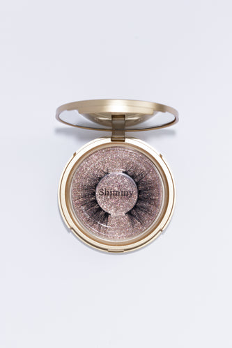 Classic gold Compact with lash style: Shimmy. 