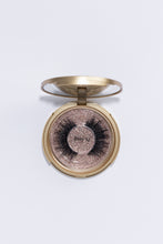 Load image into Gallery viewer, Classic gold Compact with lash style: Suzy Q.
