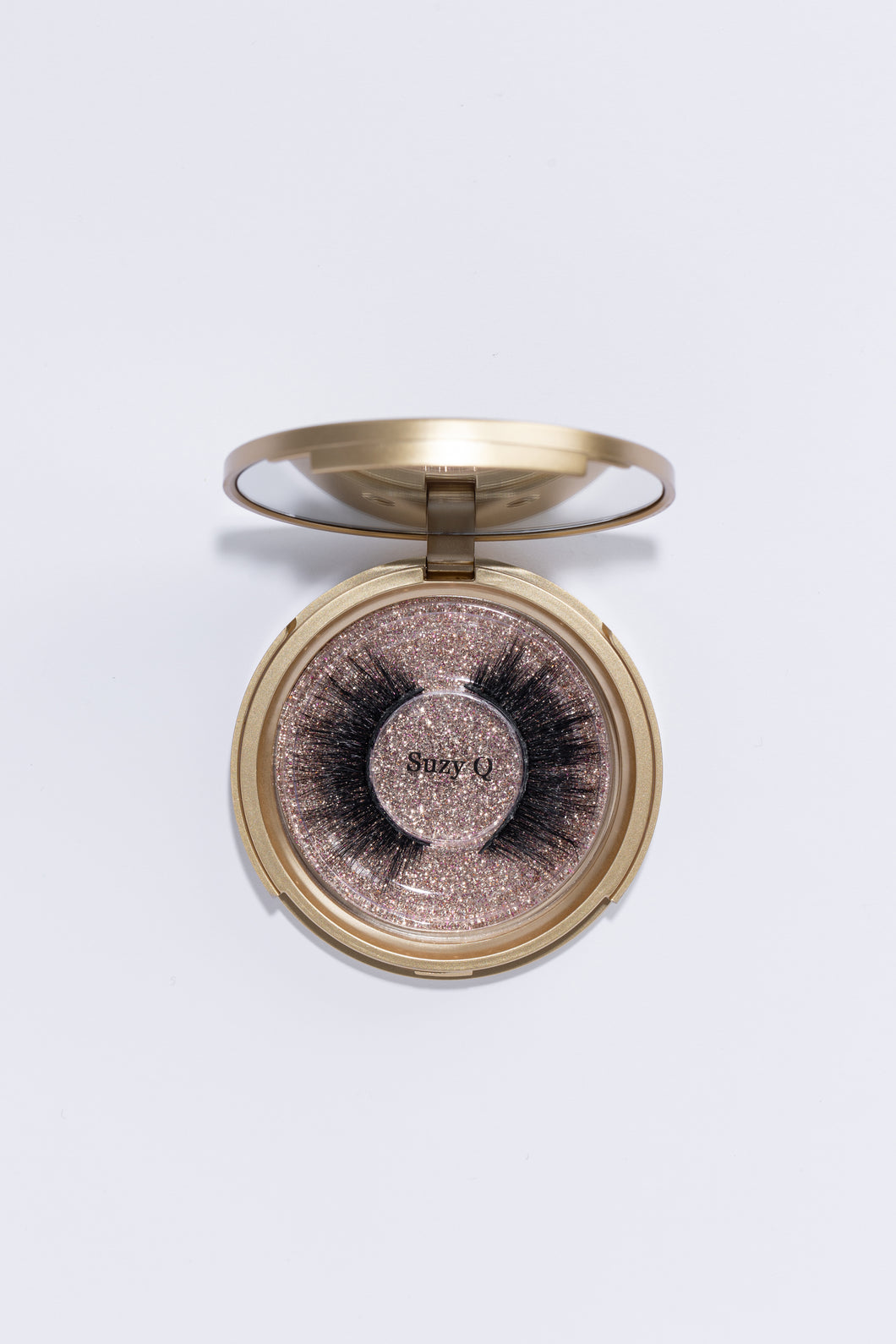 Classic gold Compact with lash style: Suzy Q.